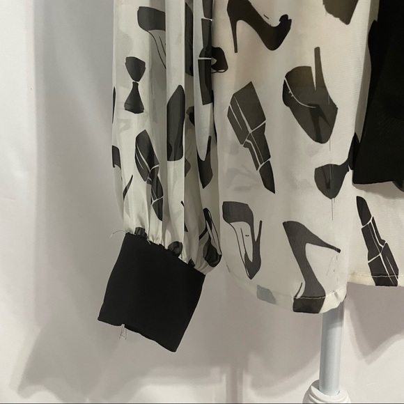 Kardashian Kollection shear blouse. Black and white size large - Picture 9 of 14
